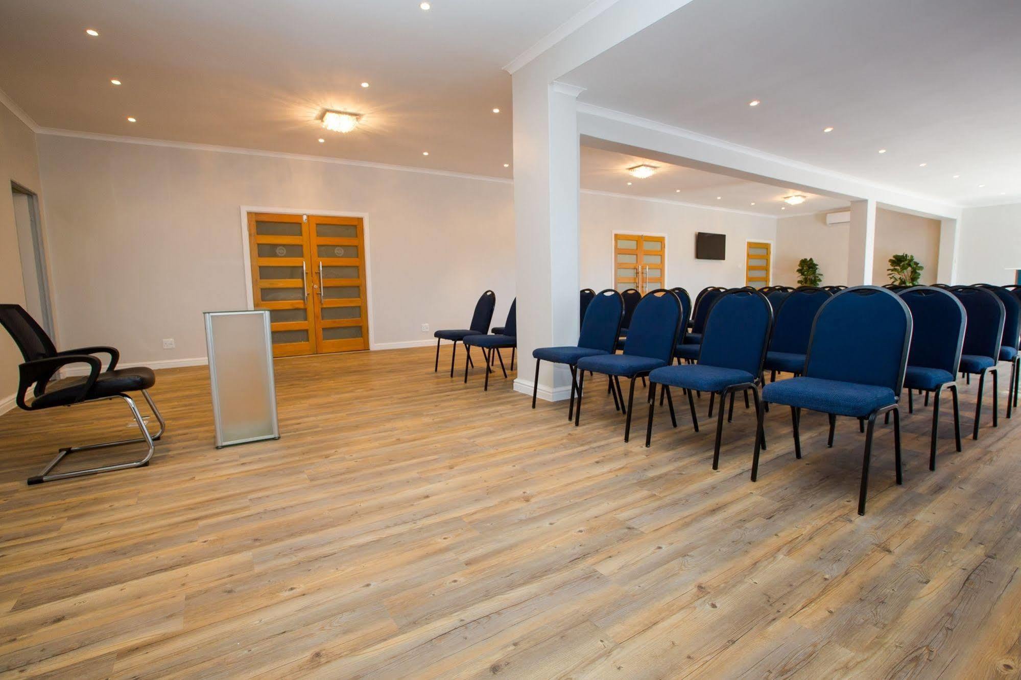 New National Hotel And Conference Parow Bagian luar foto
